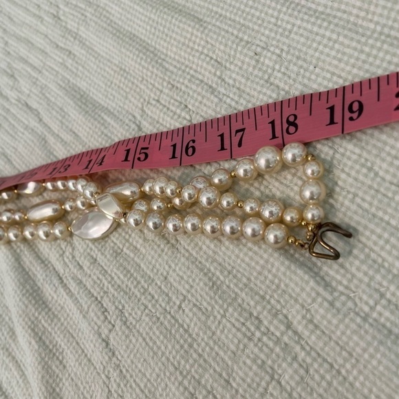 Multi Strand Faux Pearls Three Strand Elegant Statement - Picture 11 of 11